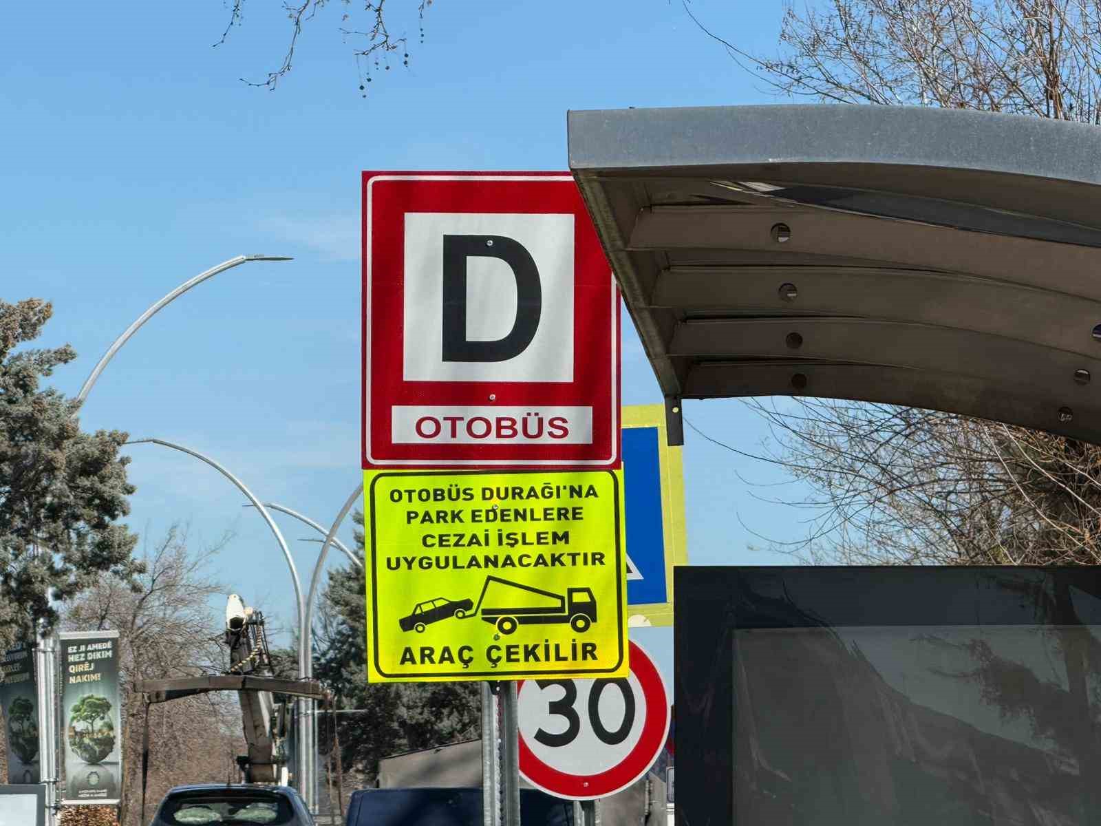 diyarbakirda durak onlerine park eden araclar cekildi 1 OtT5W36z