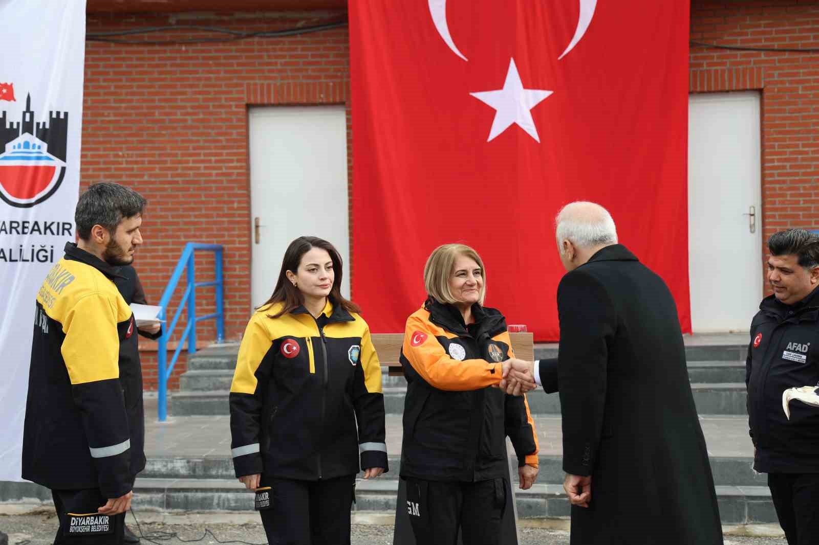 diyarbakirda egitimlerini tamamlayan arama kurtarma ekiplerine pec takildi 6 fZAOWcKW