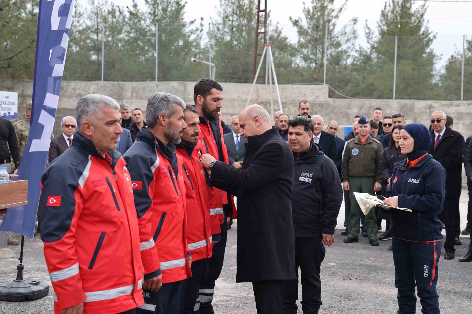 diyarbakirda egitimlerini tamamlayan arama kurtarma ekiplerine pec takildi 7 6OOmtmzp