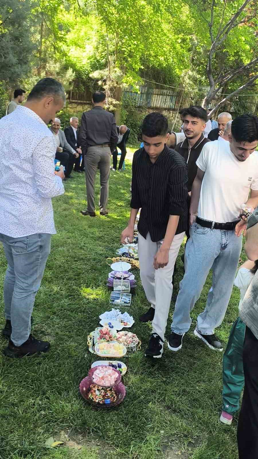 diyarbakirda eski bayramlasma kulturu yasatiliyor 0 ftsdS2y2