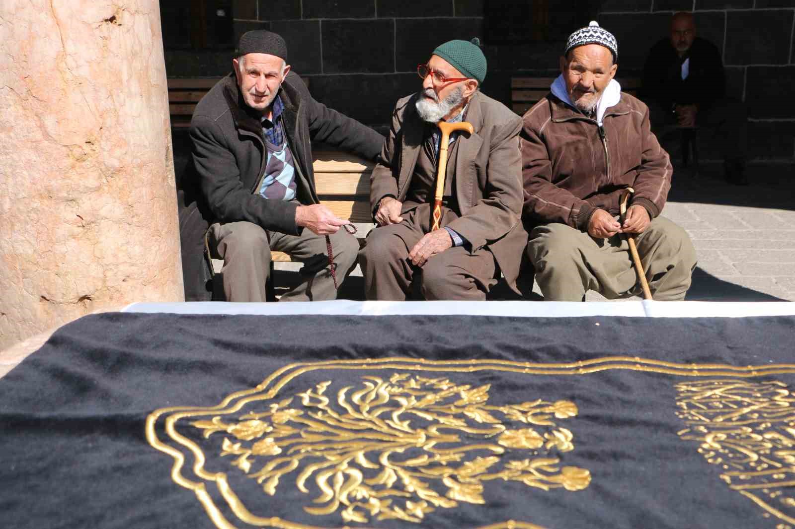 diyarbakirda esma ul husna maras islemeleri ulu camide sergilendi 2 fJ8kajUn