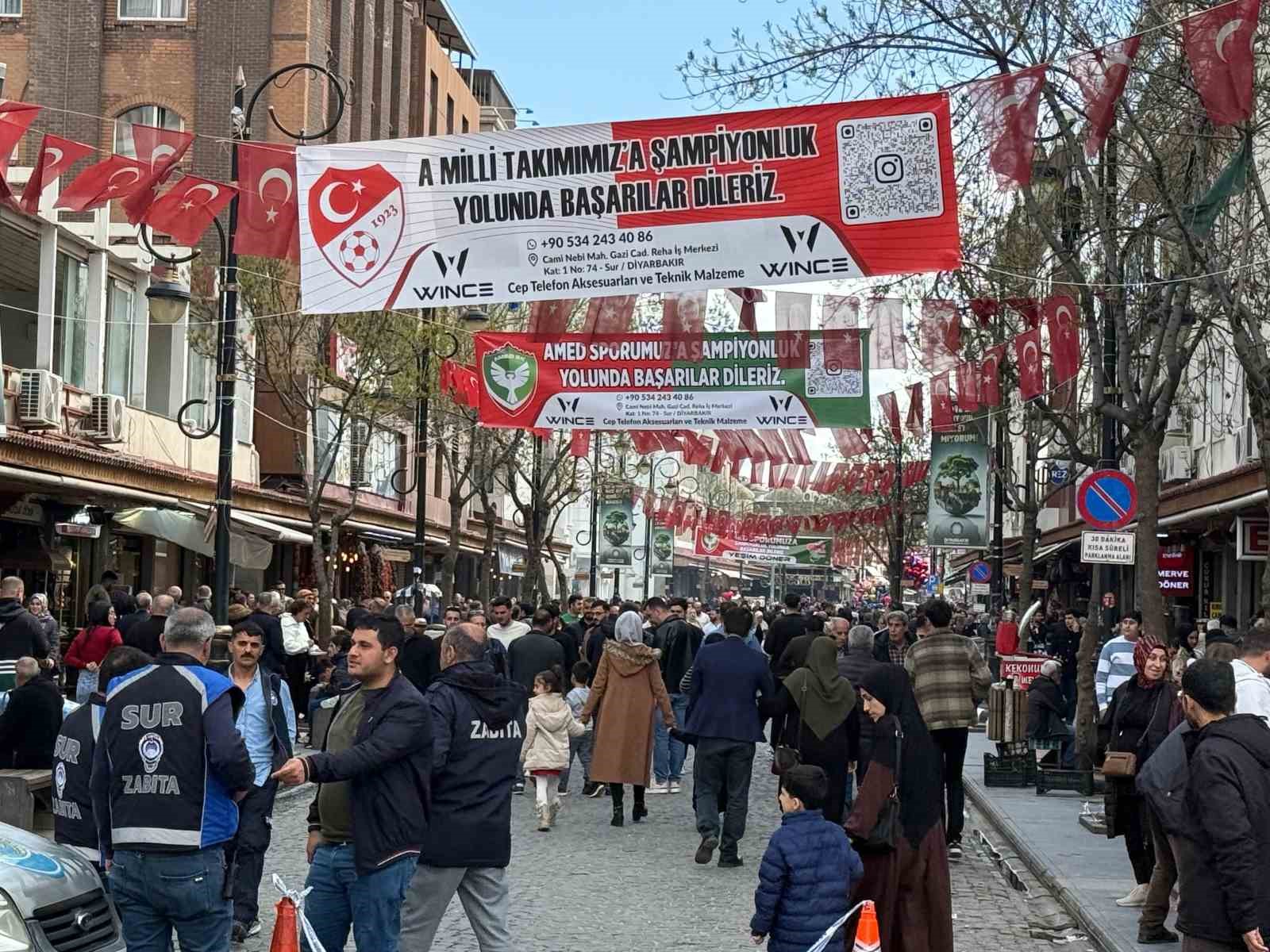 Diyarbakır’da esnaftan A Milli Futbol Takıma destek 6 diyarbakirda esnaftan a milli futbol takima destek 2 XNur2DaW