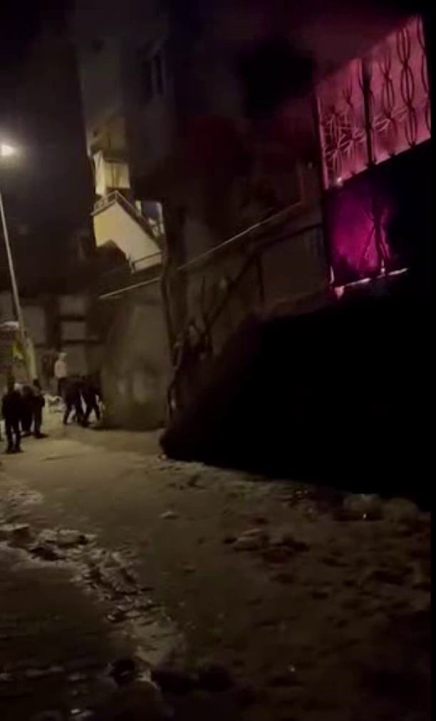 Diyarbakır’da ev yangını: 2 kişi dumandan etkilendi, feryatlar yürekleri dağladı 4 diyarbakirda ev yangini 2 kisi dumandan etkilendi feryatlar yurekleri dagladi 0 3T4cs68K