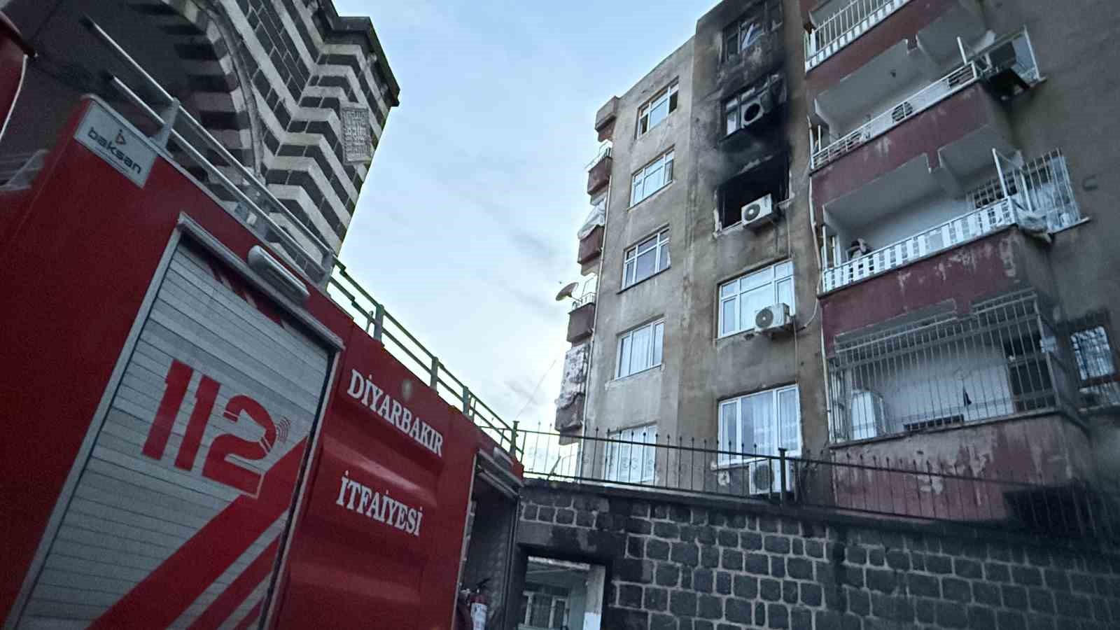 diyarbakirda ev yangini itfaiye eri yaralandi 2 kisi dumandan etkilendi 3