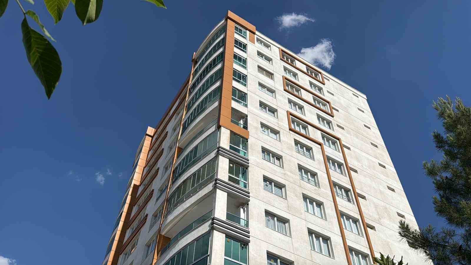 Diyarbakır’da evinin balkonundan atlayan çocuk hayatını kaybetti 4 diyarbakirda evinin balkonundan atlayan cocuk hayatini kaybetti 0 yJFKiKAE