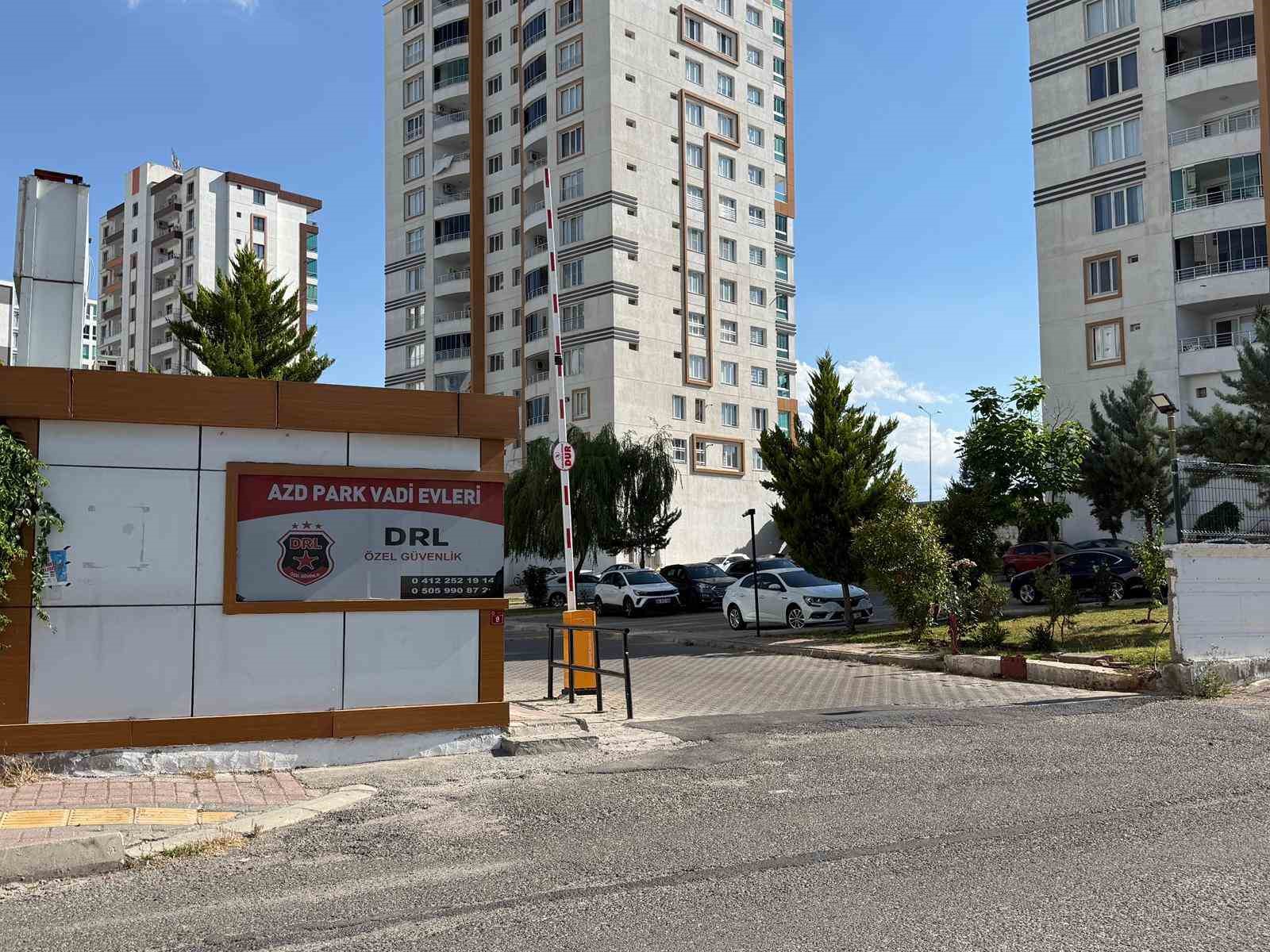 Diyarbakır’da evinin balkonundan atlayan çocuk hayatını kaybetti 5 diyarbakirda evinin balkonundan atlayan cocuk hayatini kaybetti 1 nHRyVsF9