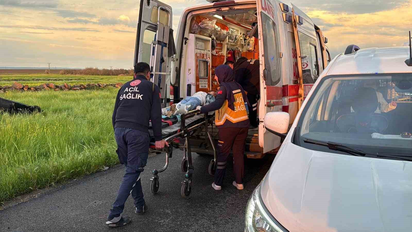 Diyarbakır’da faciadan dönüldü: Takla atan araçtaki 10 kişi yaralandı 5 diyarbakirda faciadan donuldu takla atan aractaki 10 kisi yaralandi 1 zAXHMzKZ