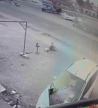 diyarbakirda feci kaza kamyonete carpti hayatini kaybetti 0 VOrRRKBF