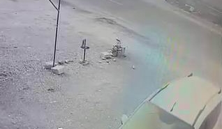 diyarbakirda-feci-kaza-kamyonete-carpti-hayatini-kaybetti-7Wyud7ke.jpg