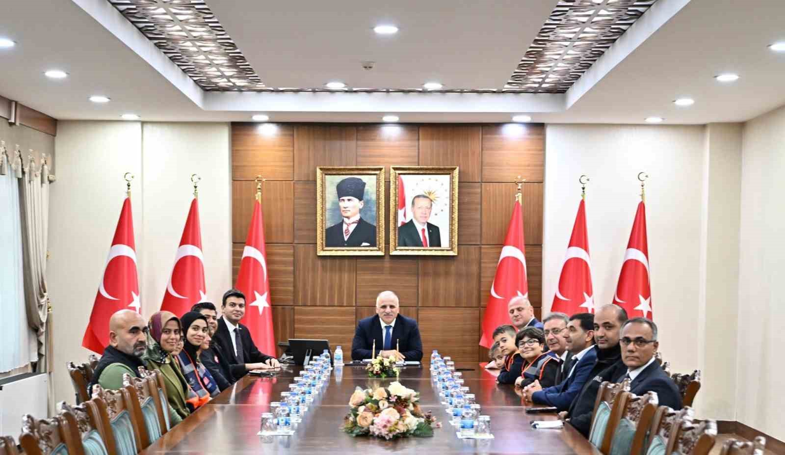 diyarbakirda gazze icin toplanan 24 milyon lira afada teslim edildi 0