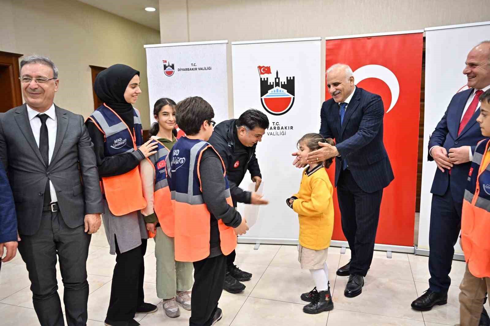 diyarbakirda gazze icin toplanan 24 milyon lira afada teslim edildi 3 E7Py63u1