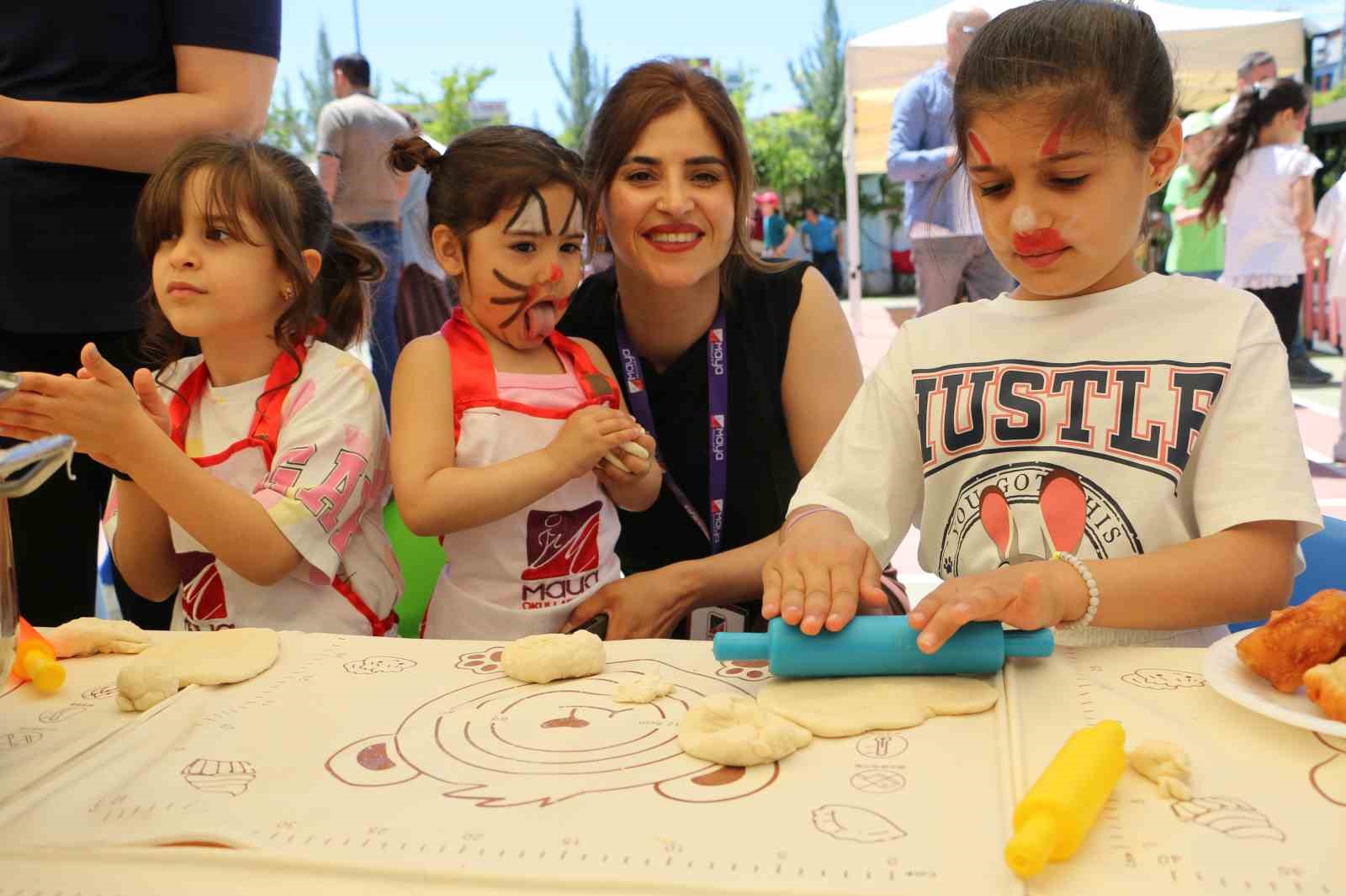diyarbakirda geleneksel mayali ekmek festivali duzenlendi 3 NbzZMgrJ