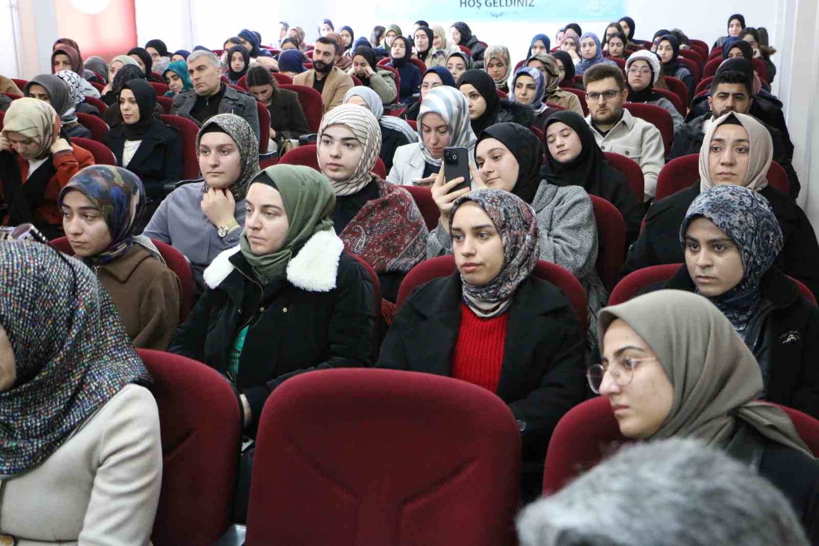 Diyarbakır’da Genç Nida Kur’an-ı Kerim’i Güzel Okuma Yarışması yapılıyor 6 diyarbakirda genc nida kuran i kerimi guzel okuma yarismasi yapiliyor 2 8e9eUya1