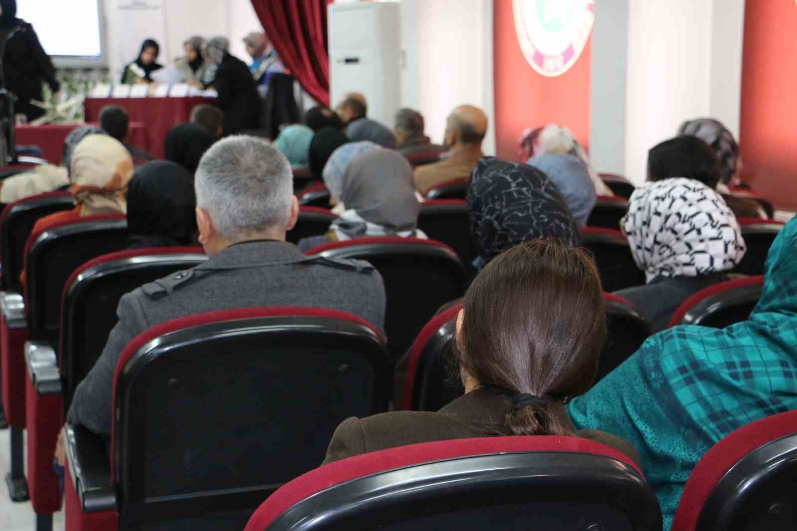 Diyarbakır’da Genç Nida Kur’an-ı Kerim’i Güzel Okuma Yarışması yapılıyor 7 diyarbakirda genc nida kuran i kerimi guzel okuma yarismasi yapiliyor 3 Blhy9994