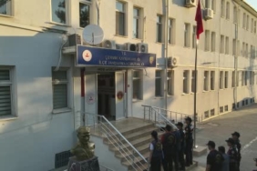 E-5’te tehlikeli anlar: Alkollü olduğu iddia edilen şahıs ortalığı birbirine kattı 3 thumbnail