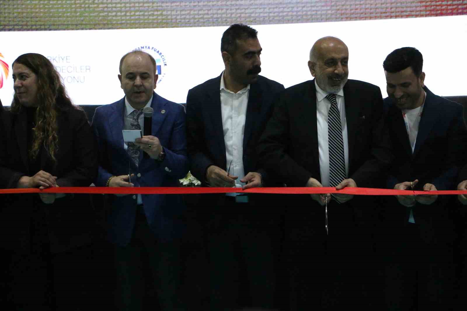 Diyarbakır’da ’Güneydoğu Yerel Zincirler Fuarı’ açılışı yapıldı 9 diyarbakirda guneydogu yerel zincirler fuari acilisi yapildi 5 2zJDANDI