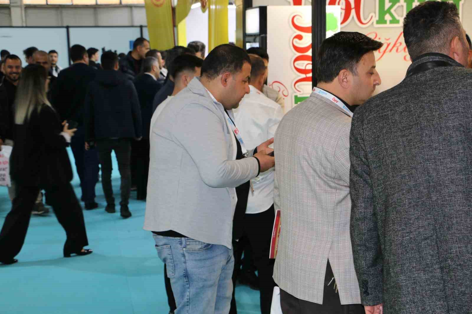 Diyarbakır’da ’Güneydoğu Yerel Zincirler Fuarı’ açılışı yapıldı 11 diyarbakirda guneydogu yerel zincirler fuari acilisi yapildi 7 EicPI1re
