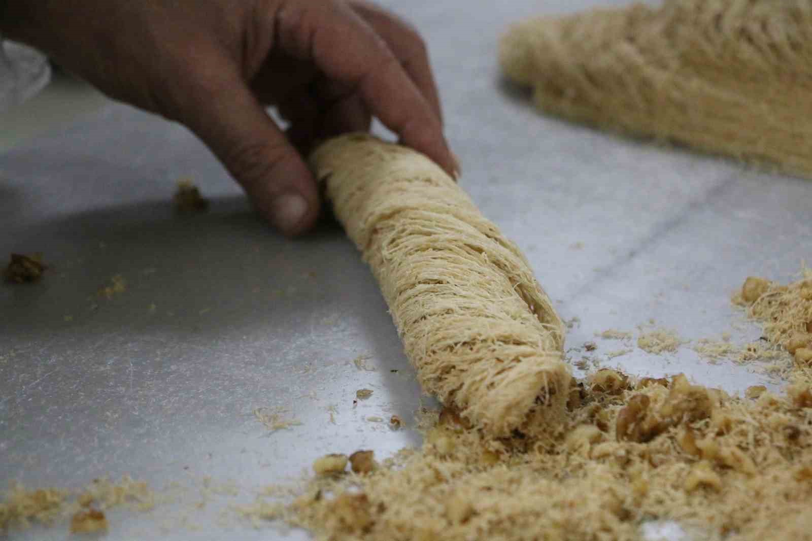 diyarbakirda gunluk tatli tuketimi tonlari asti isletmeler uc vardiyaya gecti 0 Hmpk4dWU