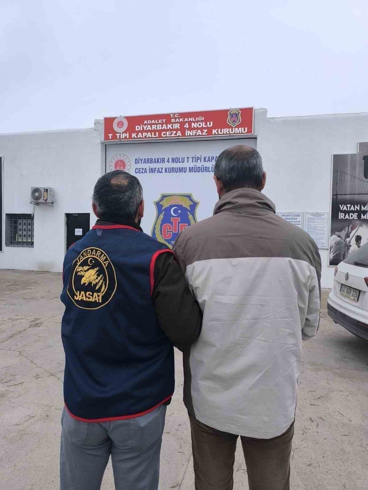 Diyarbakır’da haklarında kesinleşmiş hapis cezası bulunan 108 kişi yakalandı 5 diyarbakirda haklarinda kesinlesmis hapis cezasi bulunan 108 kisi yakalandi 1 hI58UhFf