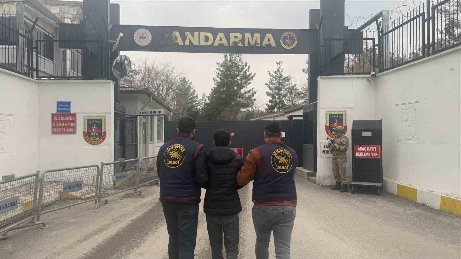 Diyarbakır’da haklarında kesinleşmiş hapis cezası bulunan 109 kişi yakalandı 5 diyarbakirda haklarinda kesinlesmis hapis cezasi bulunan 109 kisi yakalandi 1 6QjYHjhQ