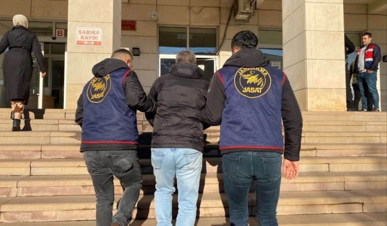 diyarbakirda-haklarinda-kesinlesmis-hapis-cezasi-bulunan-120-kisi-yakalandi-1YIHVBYC.jpg