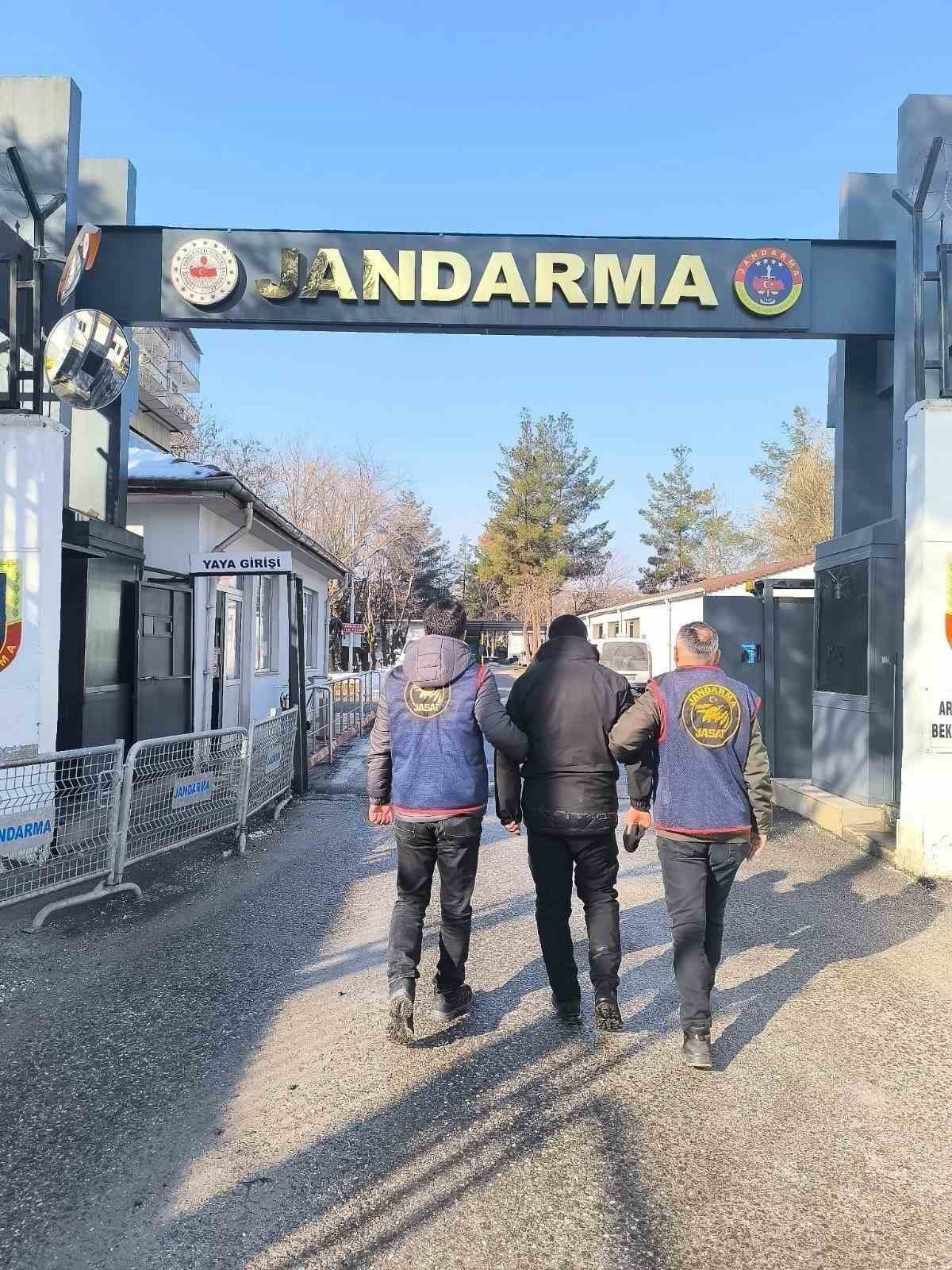 diyarbakirda haklarinda kesinlesmis hapis cezasi bulunan 157 kisi yakalandi 1 KVibAaKG