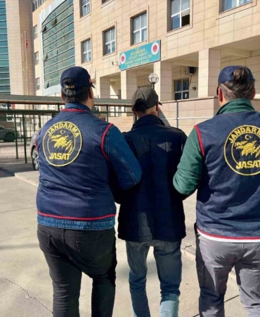 diyarbakirda-haklarinda-kesinlesmis-hapis-cezasi-bulunan-4-sahis-yakalandi-b4HqMUFS.jpg