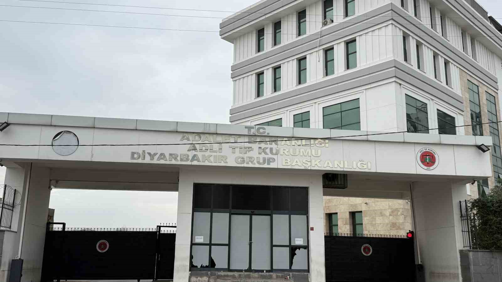 diyarbakirda hali saha donusu otomobile silahli saldiri 1 olu 1 yarali 2 eTGhFL4E