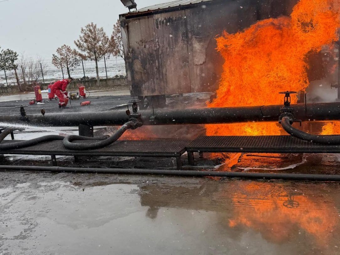 diyarbakirda ham petrol havuzunda yangin 0 jke5ieYe