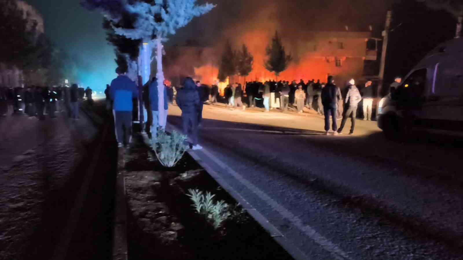 diyarbakirda hirdavat dukkani alevlere teslim oldu 1