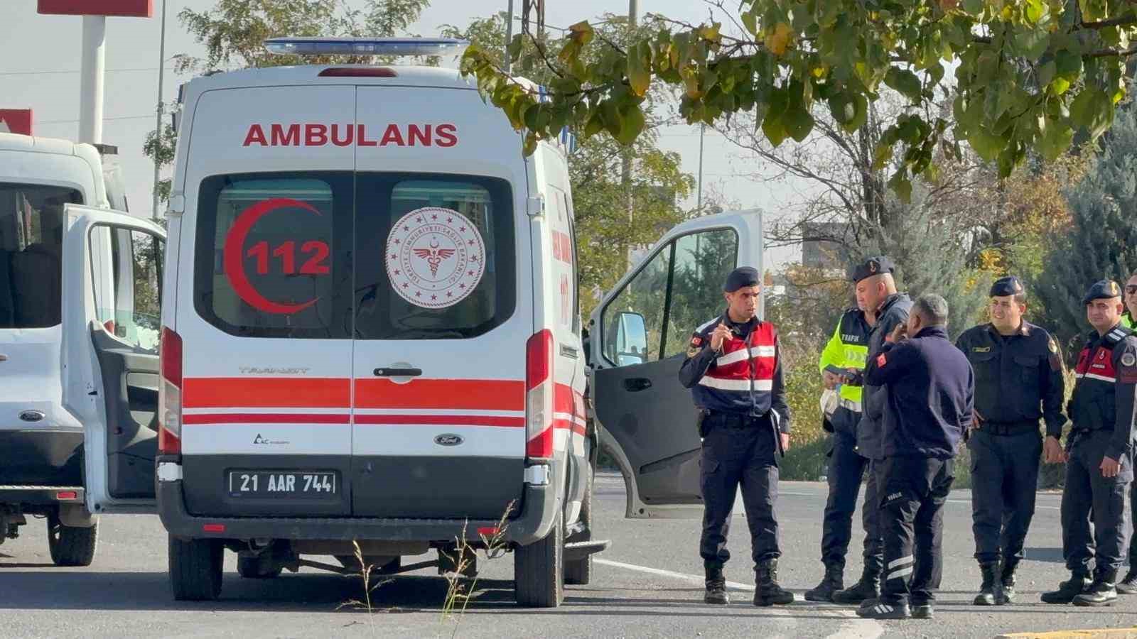 Diyarbakır’da iki aile arasında kavga: 3 yaralı 4 diyarbakirda iki aile arasinda kavga 3 yarali 0 cdl7e8Of