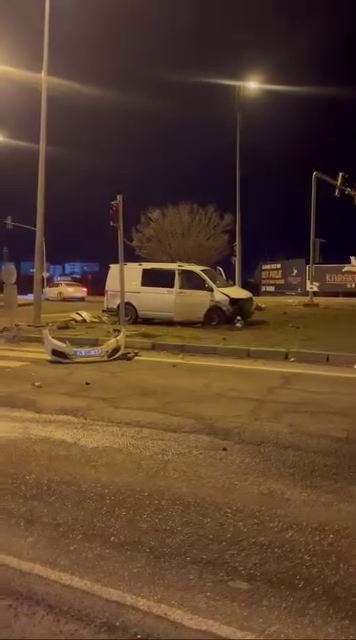 Diyarbakır’da iki araç çarpıştı: 2 yaralı 5 diyarbakirda iki arac carpisti 2 yarali 1 mQylirJv
