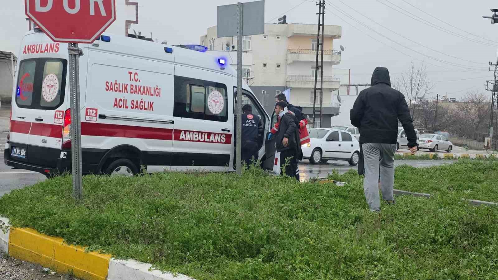 diyarbakirda iki arac carpisti 4 yarali 1