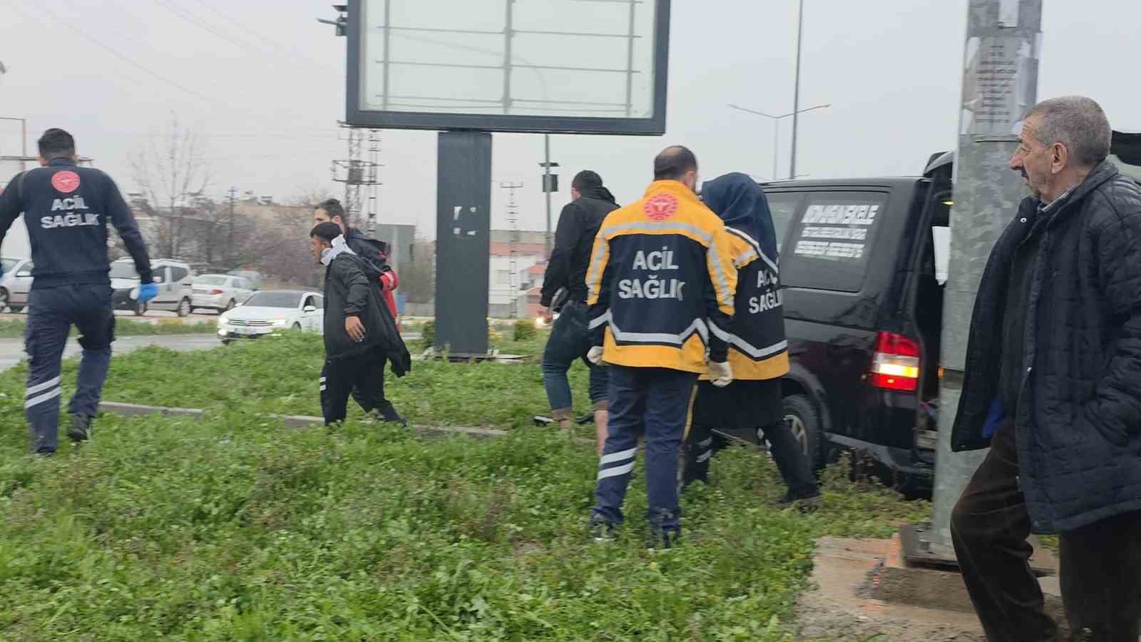 diyarbakirda iki arac carpisti 4 yarali 2 dORWHRat