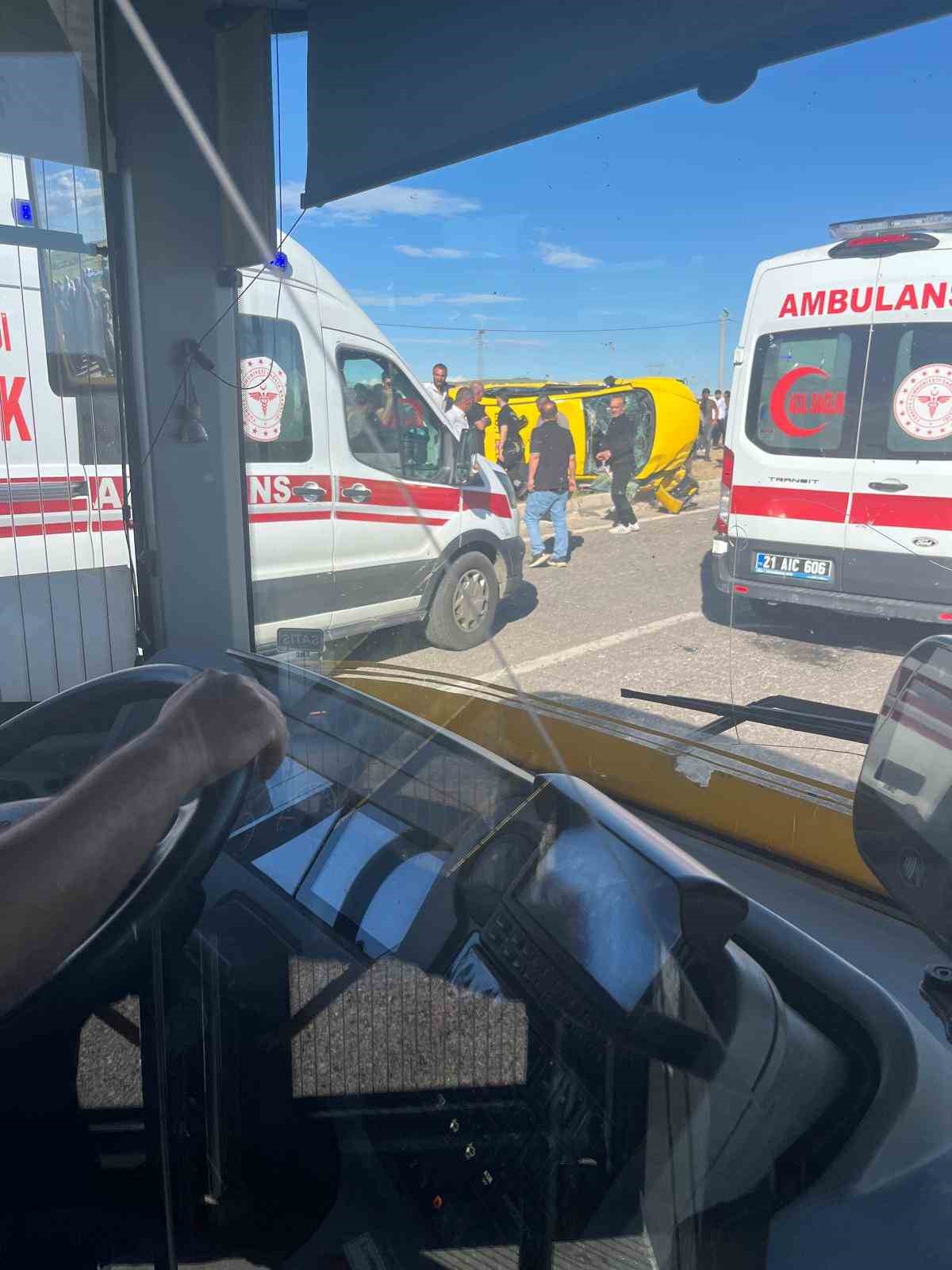 diyarbakirda iki otomobil carpisti 6 yarali 1 nID1YrOR