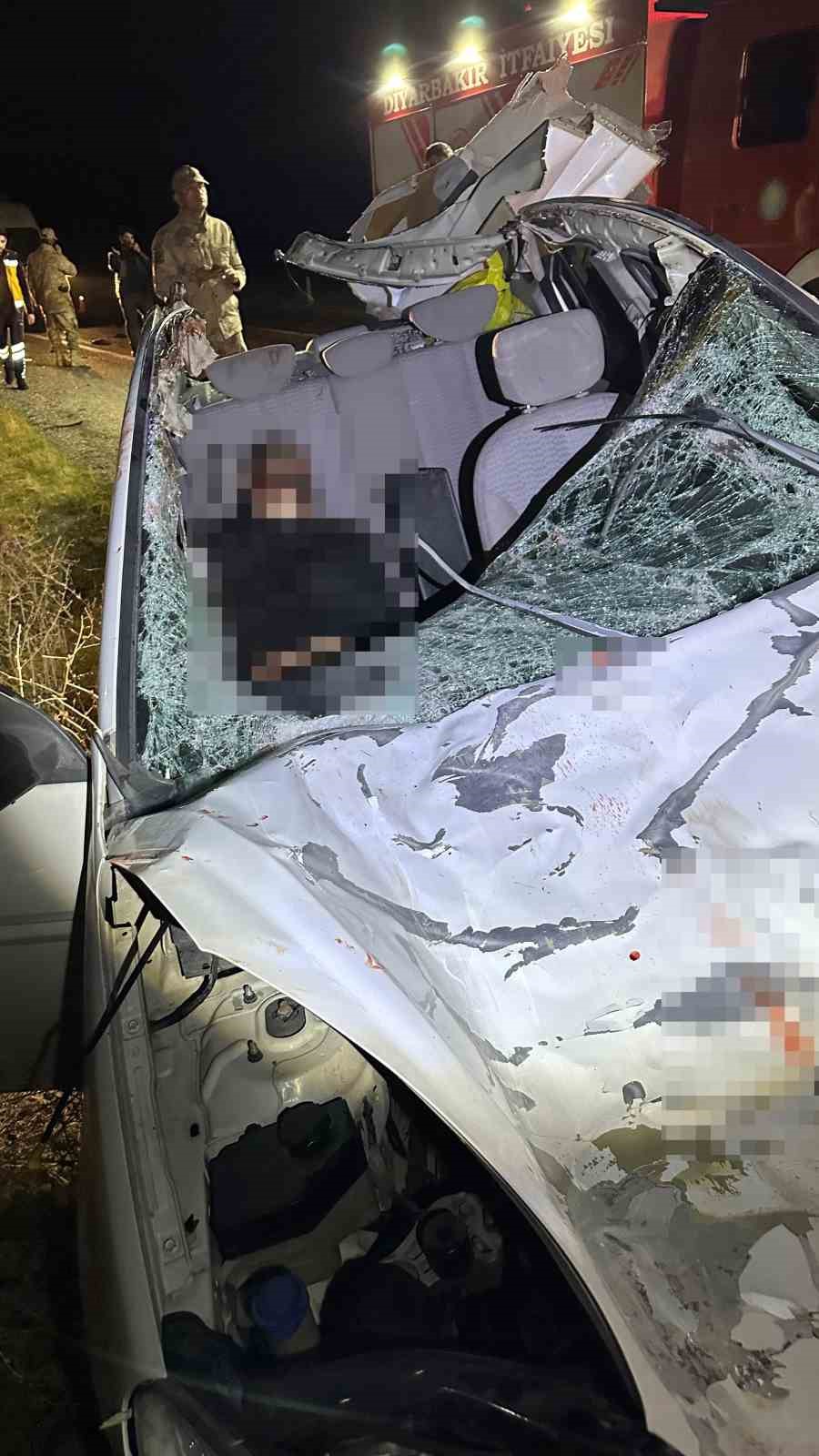 diyarbakirda iki otomobil ile at carpisti 1 olu 7 yarali 0 EZ88EM3U