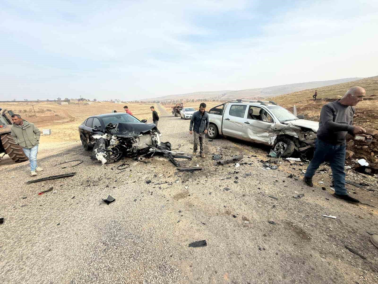 diyarbakirda iki otomobil kafa kafaya carpisti 2 yarali 0 lPDy1lvn