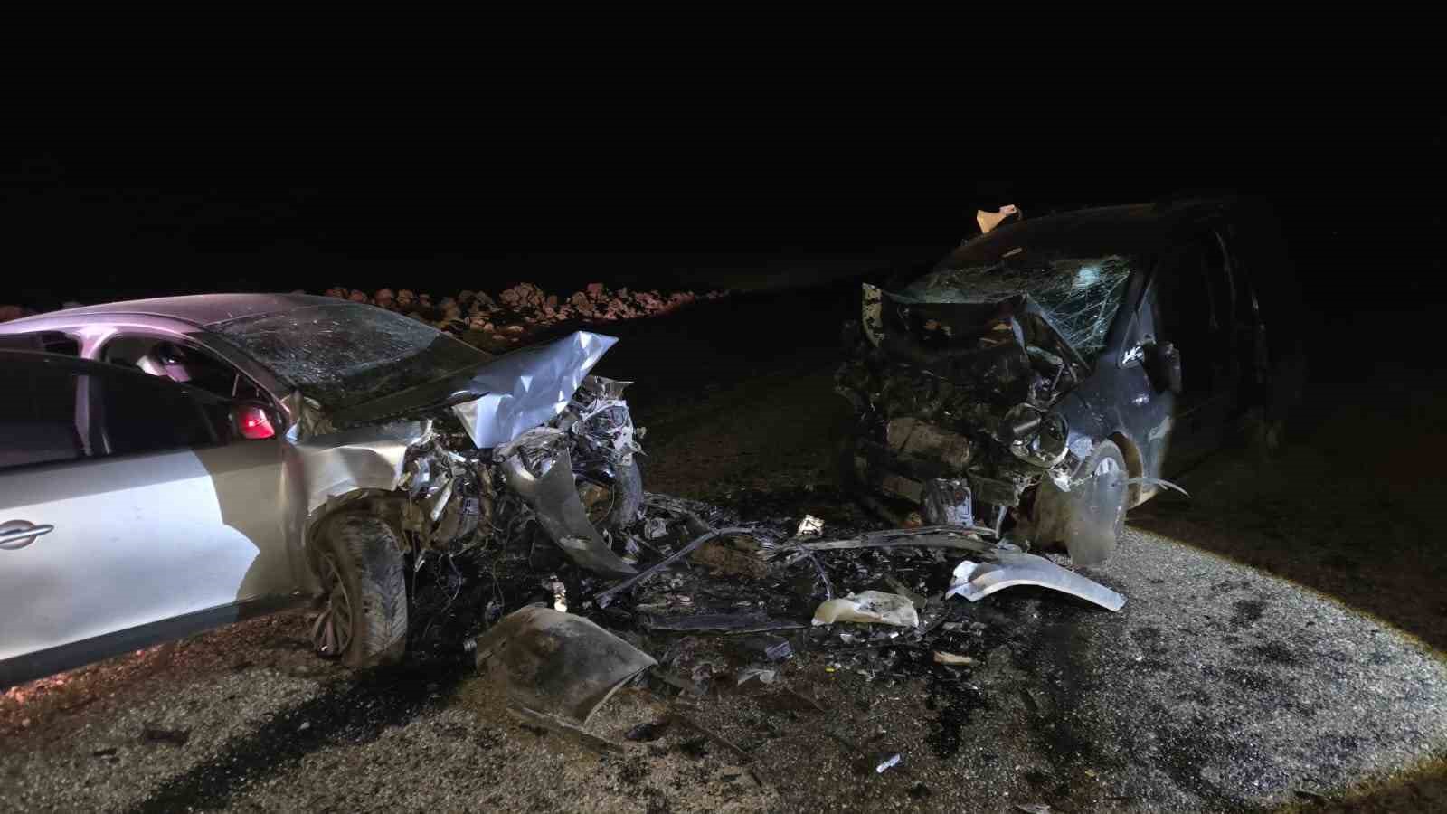 diyarbakirda iki otomobilin carpistigi kazada olu sayisi 5e yukseldi 2