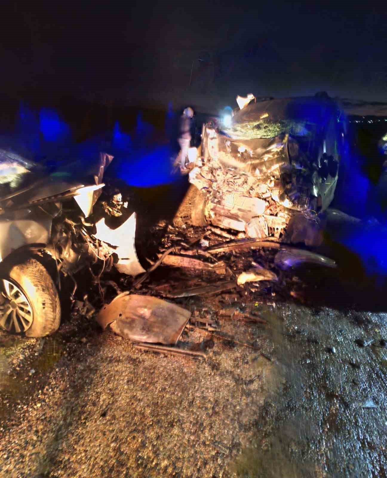 diyarbakirda iki otomobilin carpistigi kazada olu sayisi 5e yukseldi 3 JnQYKI77