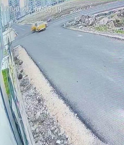 diyarbakirda iki ticari taksinin carpistigi kaza ani guvenlik kamerasina yansidi 1 fGHfORQl