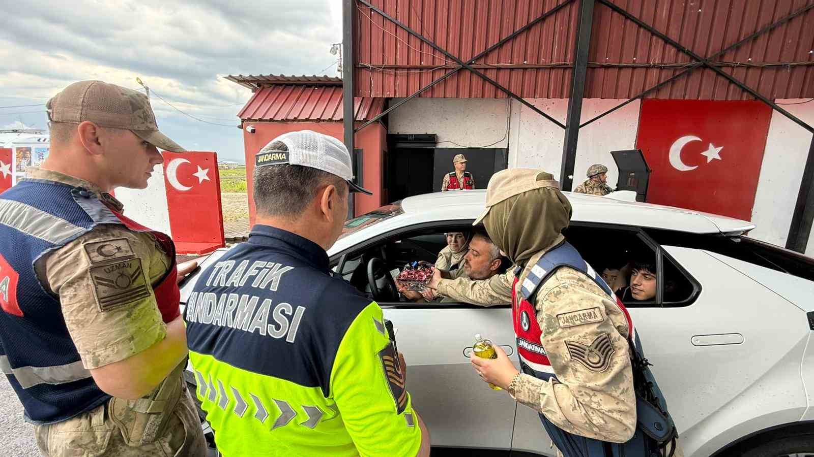 diyarbakirda jandarma ekipleri kurban bayrami oncesi trafik uygulamasi yapti 0