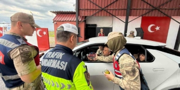 diyarbakirda-jandarma-ekipleri-kurban-bayrami-oncesi-trafik-uygulamasi-yapti-6FB1EgcM.jpg