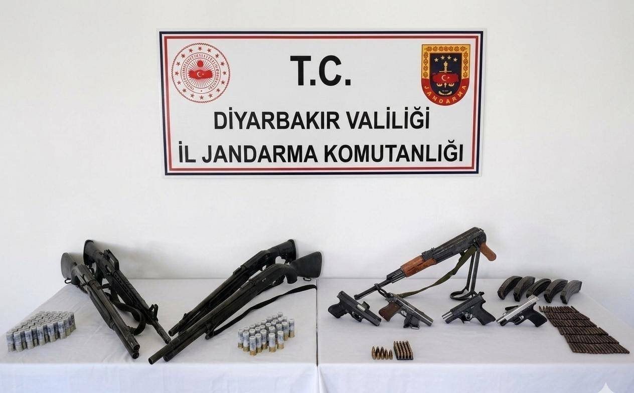 diyarbakirda jandarma operasyonlarinda cok sayida silah ve aparati ele gecirildi 1 usECOAmY