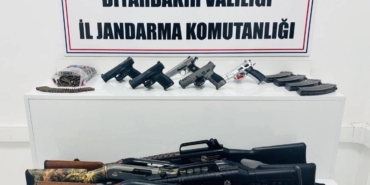 diyarbakirda-jandarma-operasyonlarinda-cok-sayida-silah-ve-aparati-ele-gecirildi-qfafuTWu.jpg