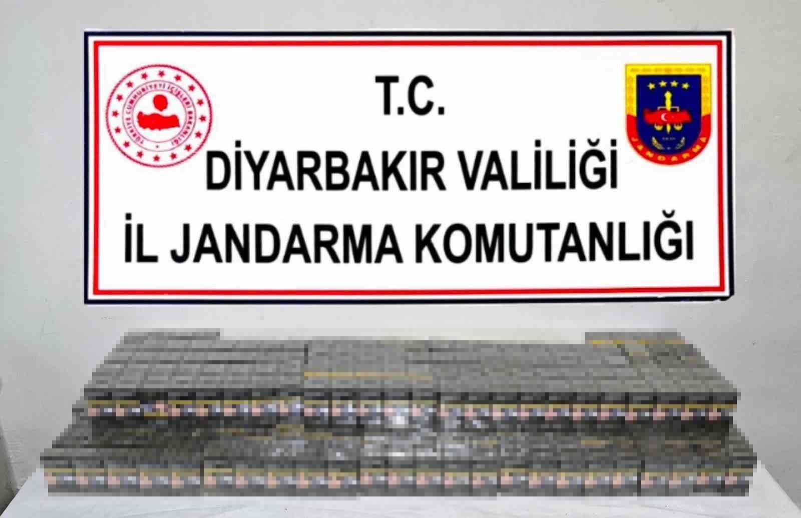 diyarbakirda jandarma operasyonlarinda cok sayida silah ve muhimmat ele gecirildi 1 vqISqshq