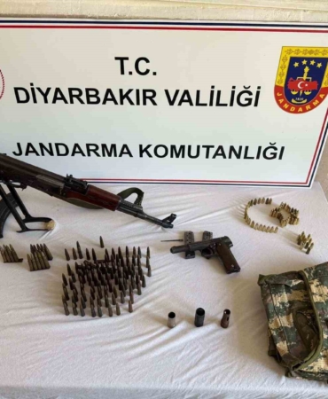 diyarbakirda-jandarma-operasyonlarinda-cok-sayida-silah-ve-muhimmat-ele-gecirildi-ufQ4tFT9.jpg