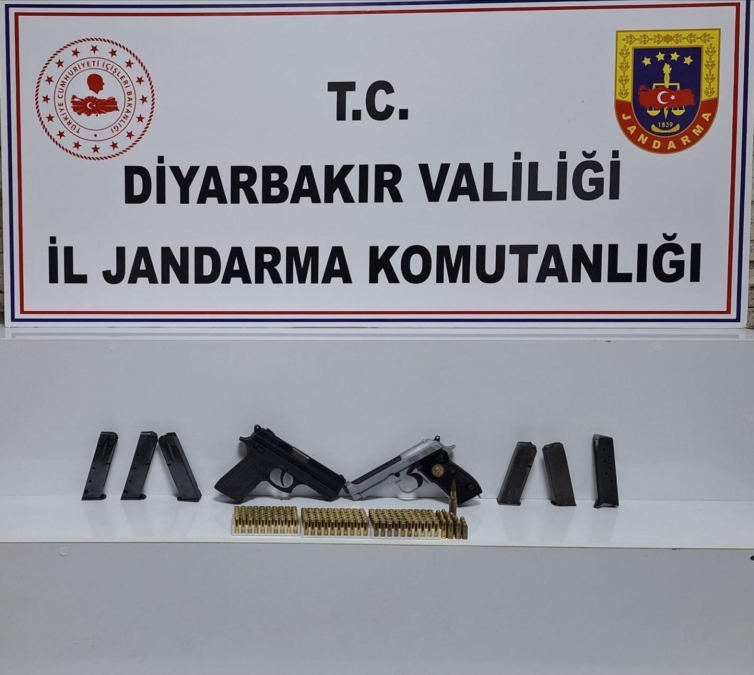 diyarbakirda jasatin calismalarinda tabancalar ve muhimmatlari ele gecirildi 0 7WzjwQL5
