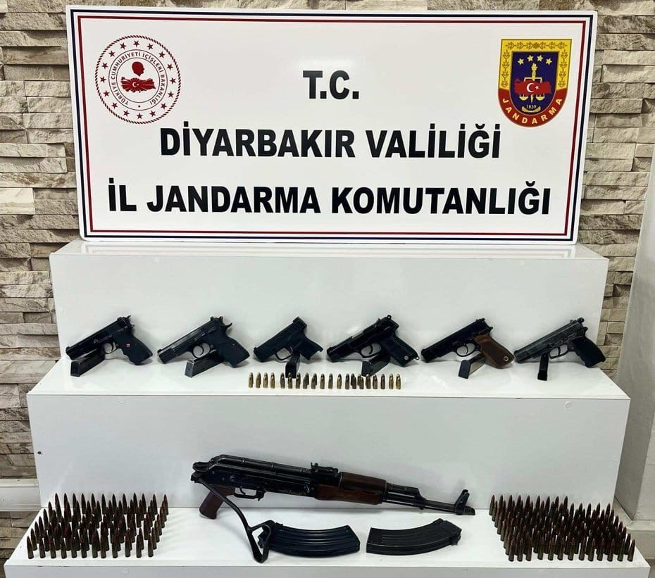 diyarbakirda kacak silah operasyonu 0 jRzCcASJ