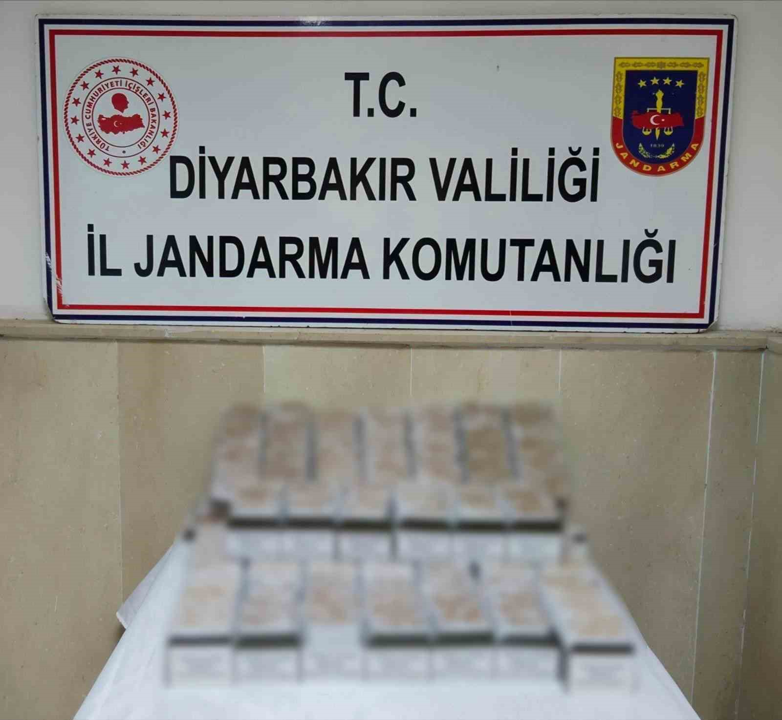 diyarbakirda kacakcilik operasyonlari 10 bin dolu makaron 3 bin paket sigara ele gecirildi 1 Y3WN6RPC