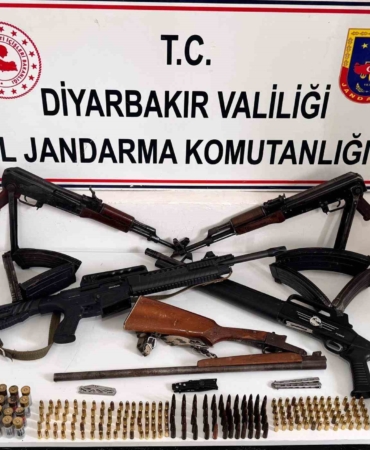 diyarbakirda-kacakcilik-operasyonunda-cok-sayida-silah-ele-gecirildi-6-gozalti-MUdqXEsF.jpg